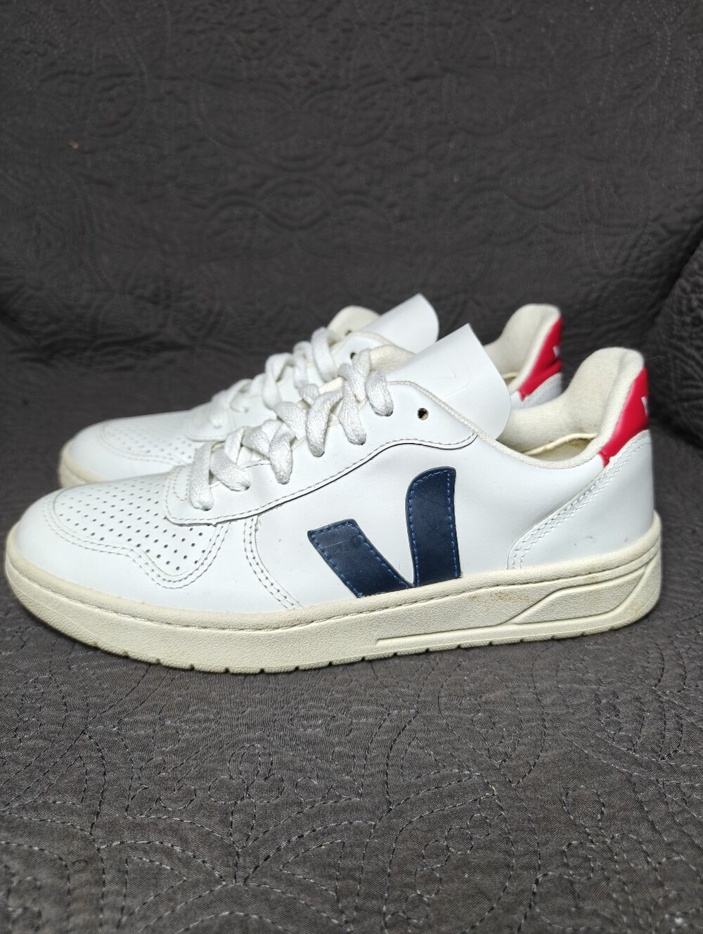VEJA V-10 Leather Low Top Trainer Sneakers White/Cream Men's Shoe Size 6.